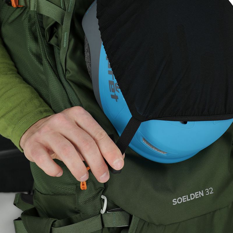 Soelden Ospreyバッグ：フロントポケットに統合されたヘルメットホルダー